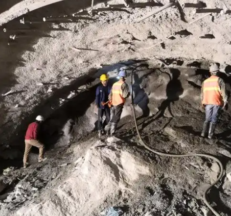 涧西拱顶带模注浆料的施工流程及注意事项